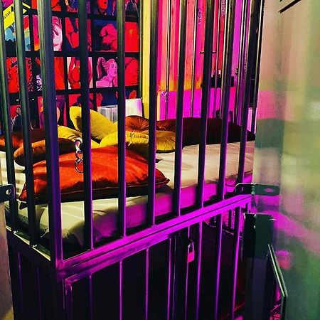 Secret Room Votre Love Room Coquine Et Insolite En Espace Privatif A Tournai Exterior foto