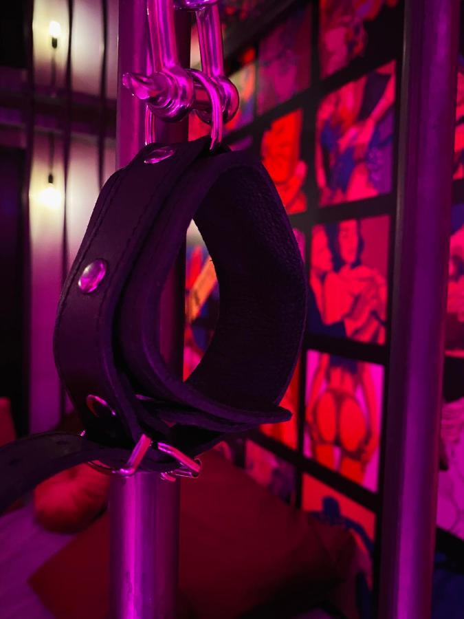 Secret Room Votre Love Room Coquine Et Insolite En Espace Privatif A Tournai Exterior foto